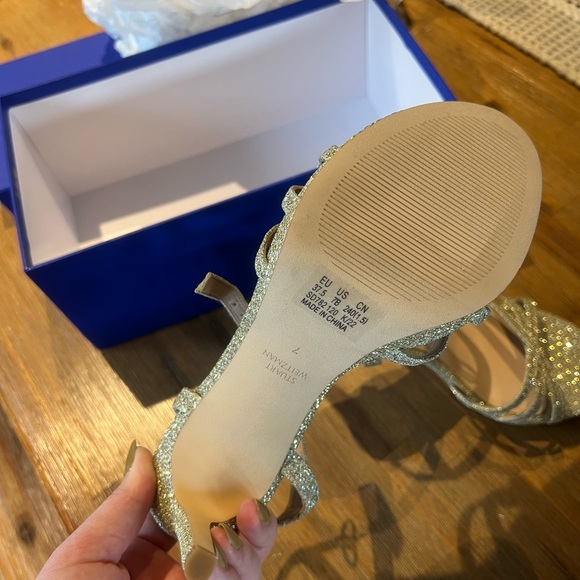 STUART WEITZMAN | NEW IN BOX | STARLA 80 SANDAL | METALLIC – PLATINUM | SZ 7 - Picture 7 of 10